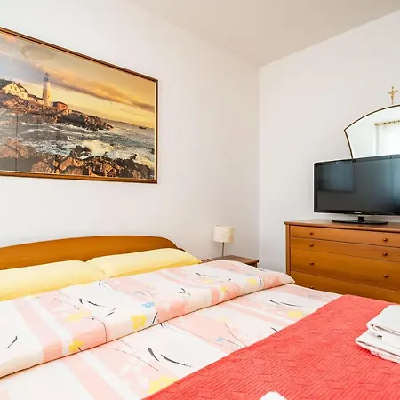 Spacious Three Bedroom Apartment Dubrovnik