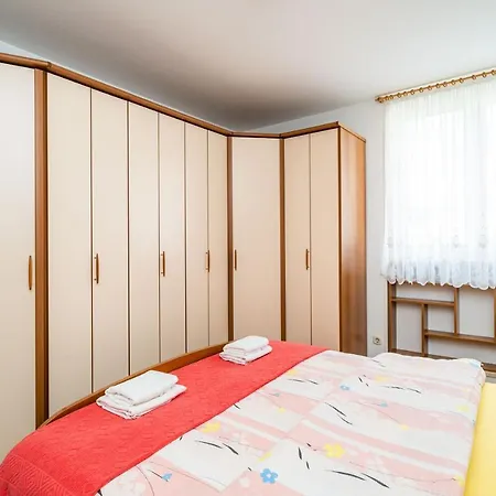 Apartment Spacious Three Bedroom *